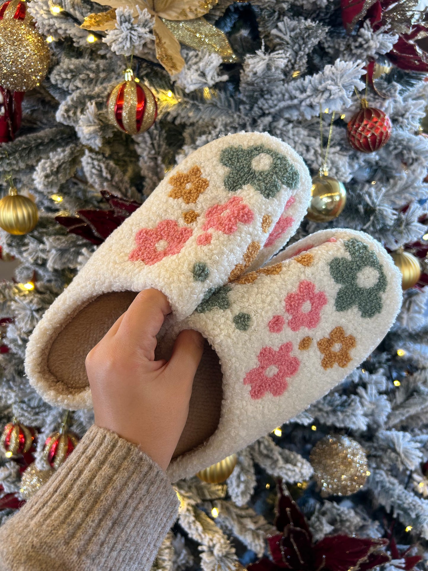 FLUFFY FLOWERS SLIPPERS