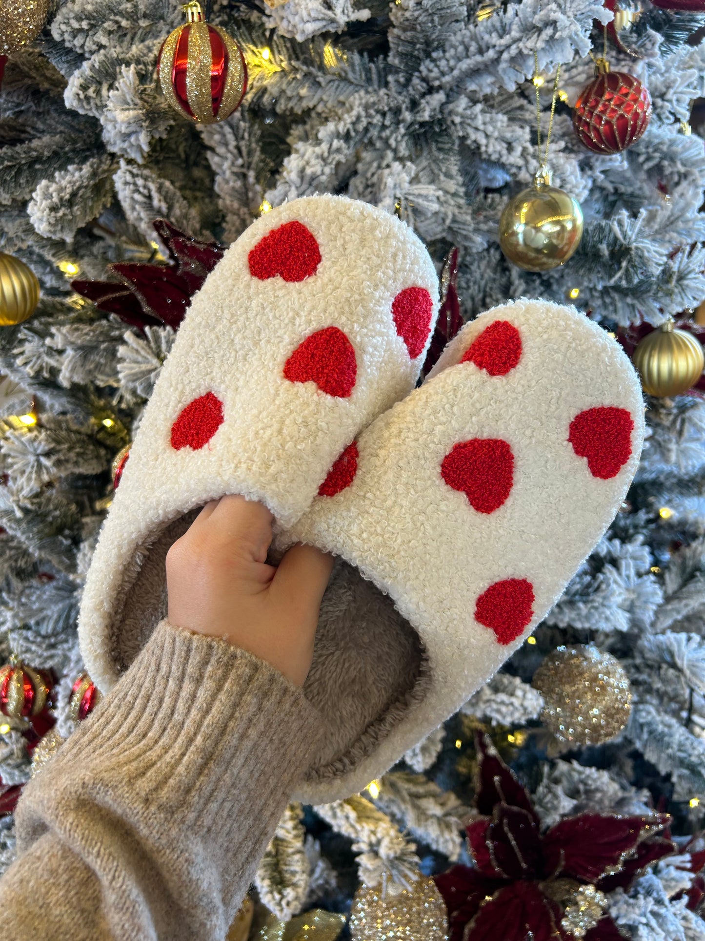 FLUFFY HEARTS SLIPPERS