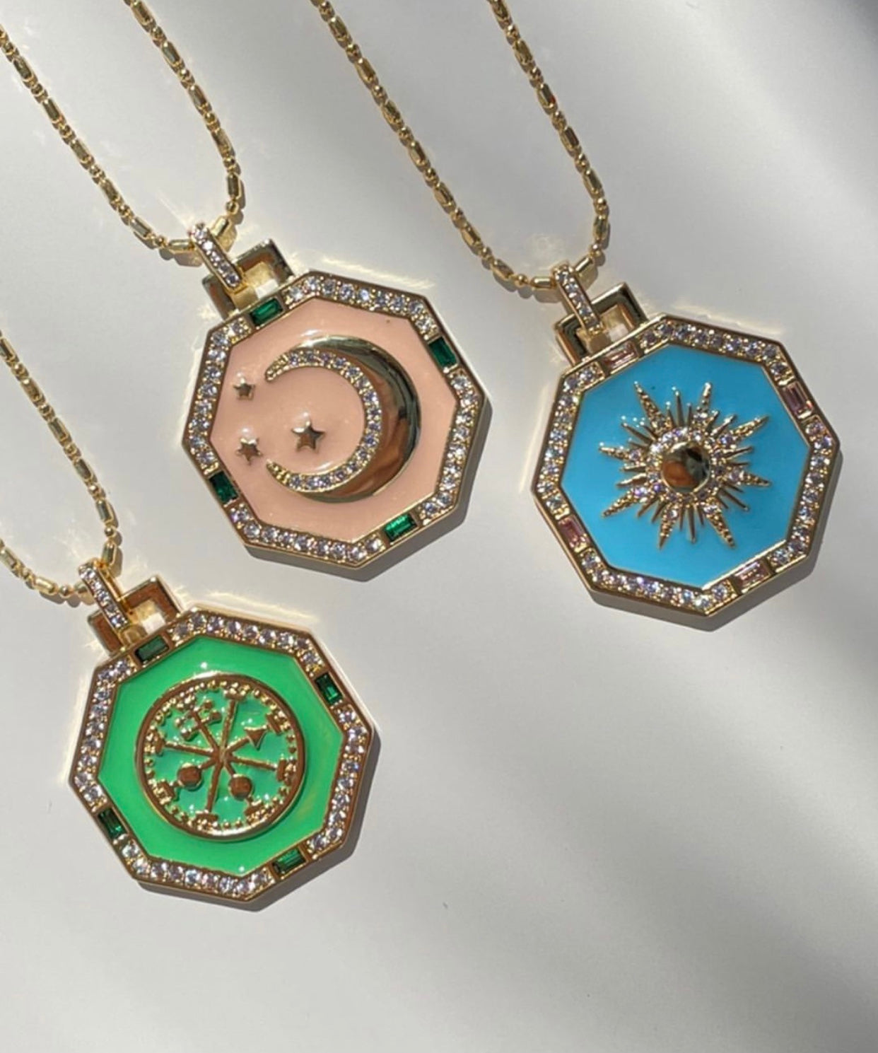 COLORFUL BIG CHARM NECKLACE