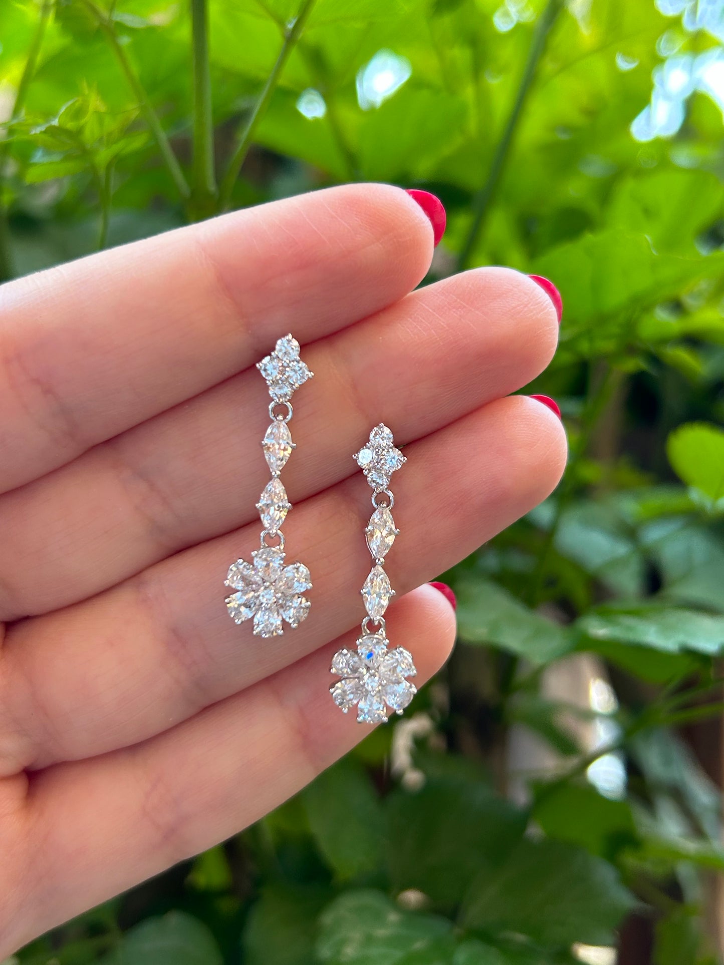 SPARKLING FLOWER DIAMOND EARRINGS