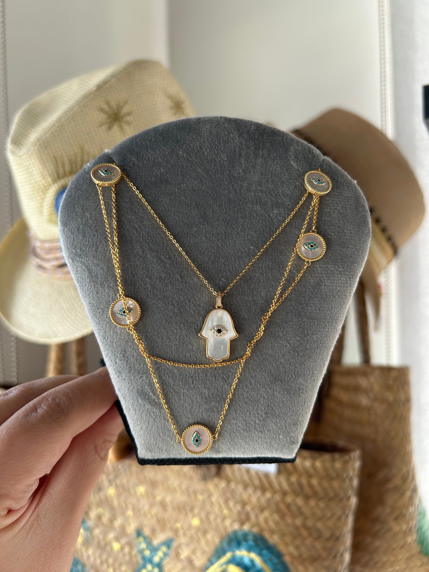 HAND NECKLACE