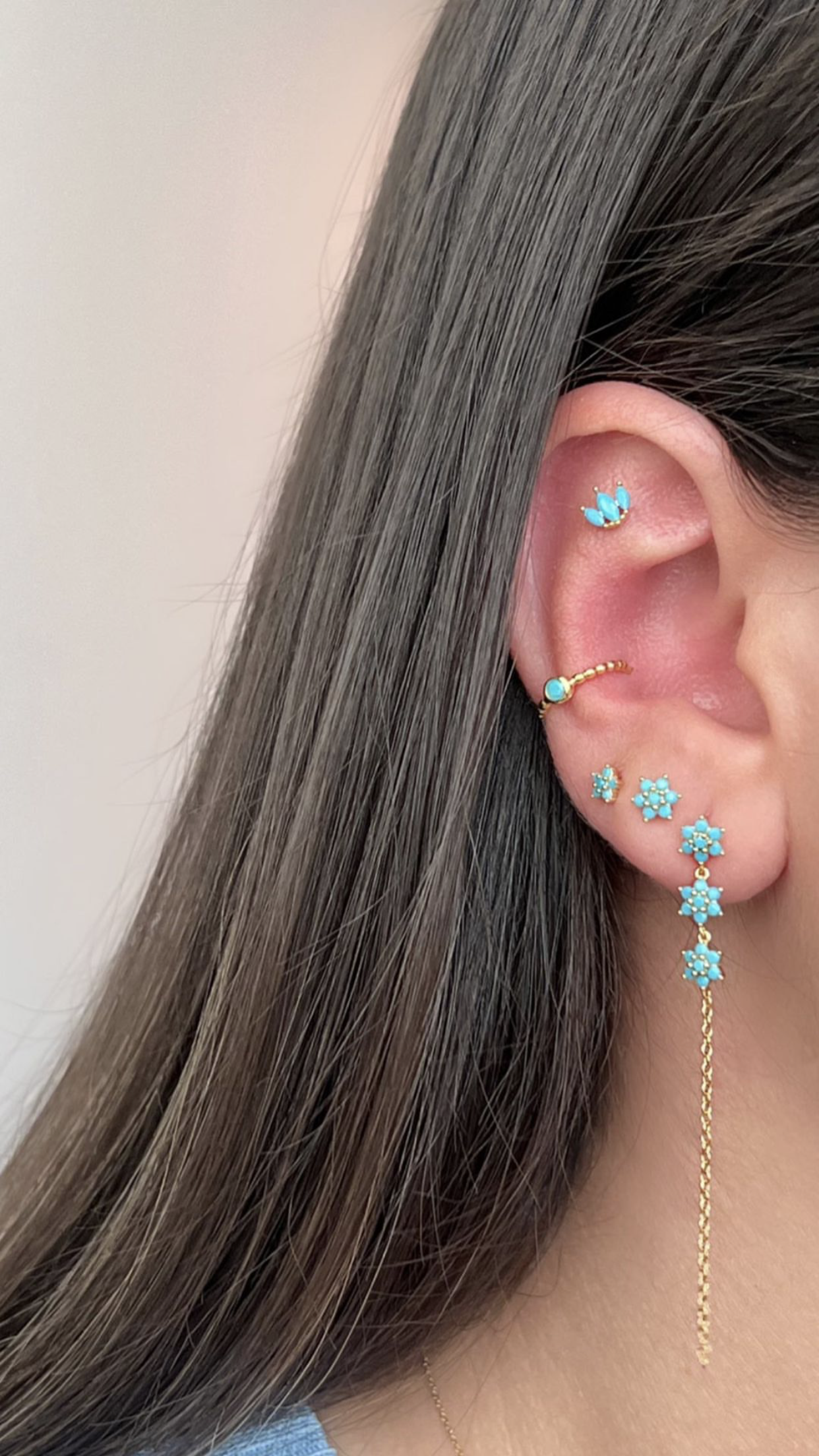 TINY TURQUOISE FLOWER STUD